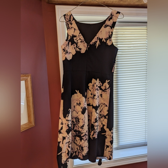 Le Chateau dress - Picture 2 of 3